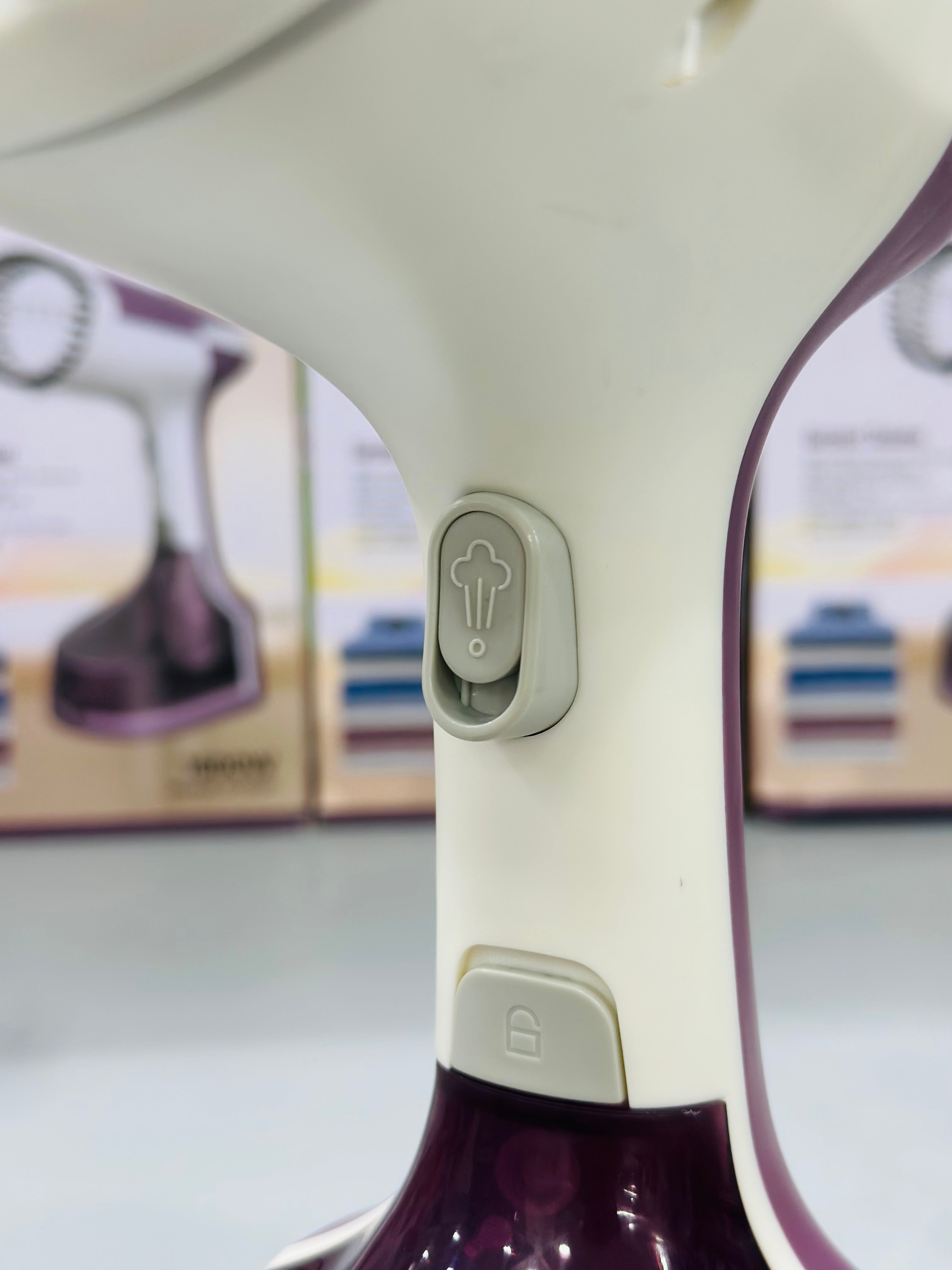 Portable Vertical Steam Iron – Cleans and Disinfects 1600 watts